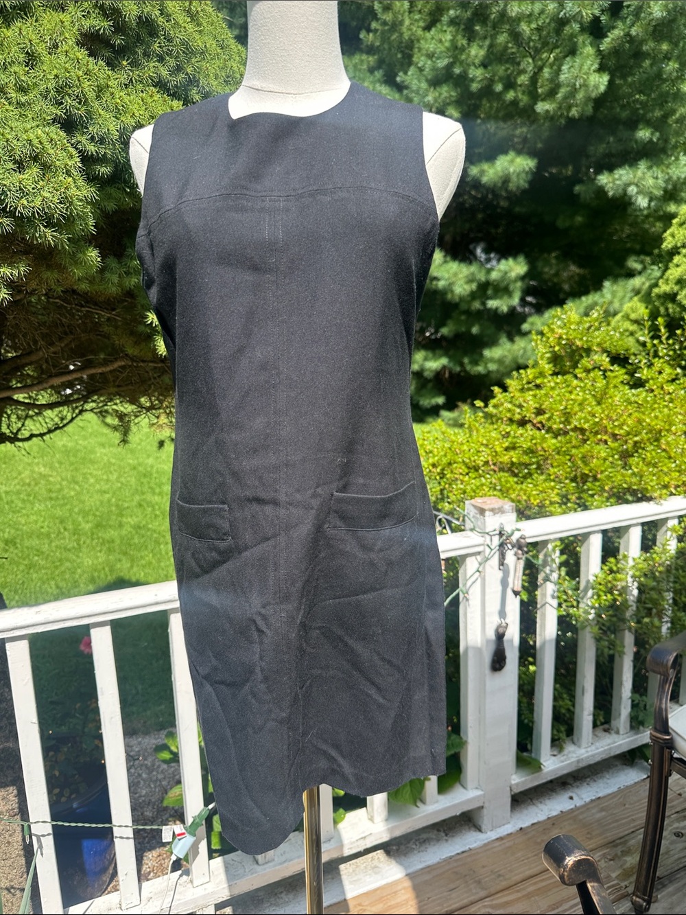 GAP premium Classic Black Sleeveless Shift Dress
